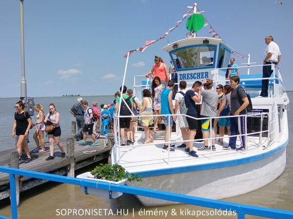 Sétahajózás a Drescher Line flottájával a Fertő-tavon Fertőrákos kikötőjéből.