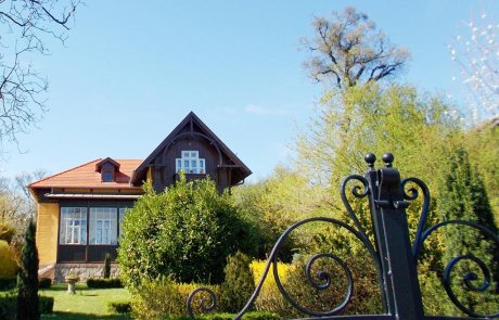 Soproni Lővérek a XIX. századi Villa sorral és élősövényes labirintusával
