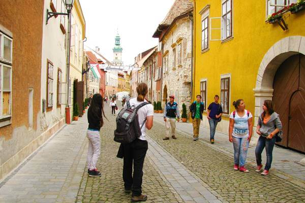 Idegenvezetés Sopron belvárosában soproni idegenvezetővel