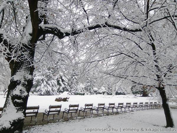 Soproni Erzsébet-kert télen, havasan.